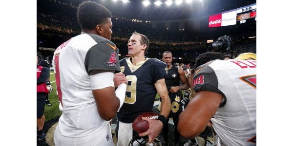 Jameis Winston est passé de quart-arrière de banc des New Orleans Saints à partant Jameis Winston est passé de quart-arrière de banc des New Orleans Saints à partant